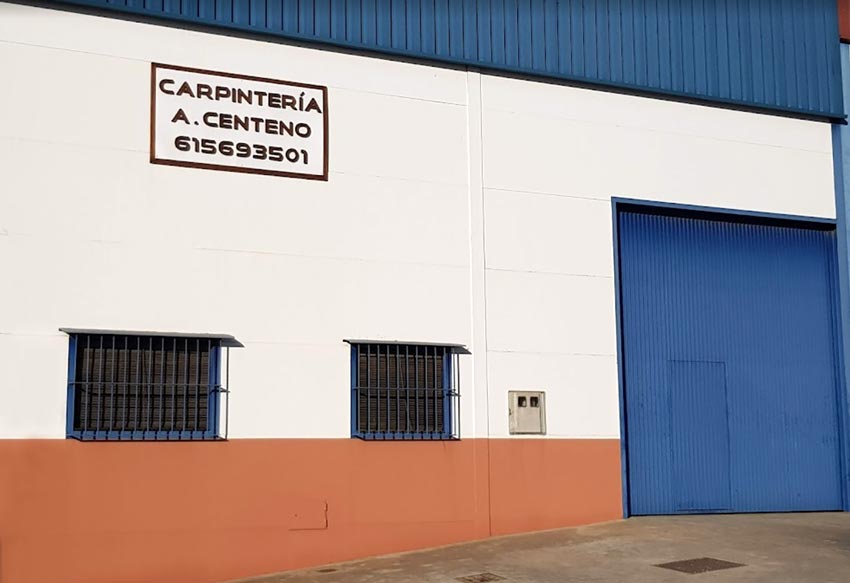 Fachada del taller de la Carpintería Centeno.